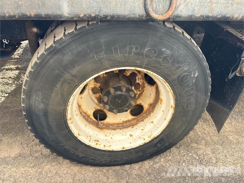 International 7600 Camiones portacubetas