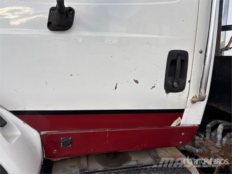 International 7600 Camiones portacubetas