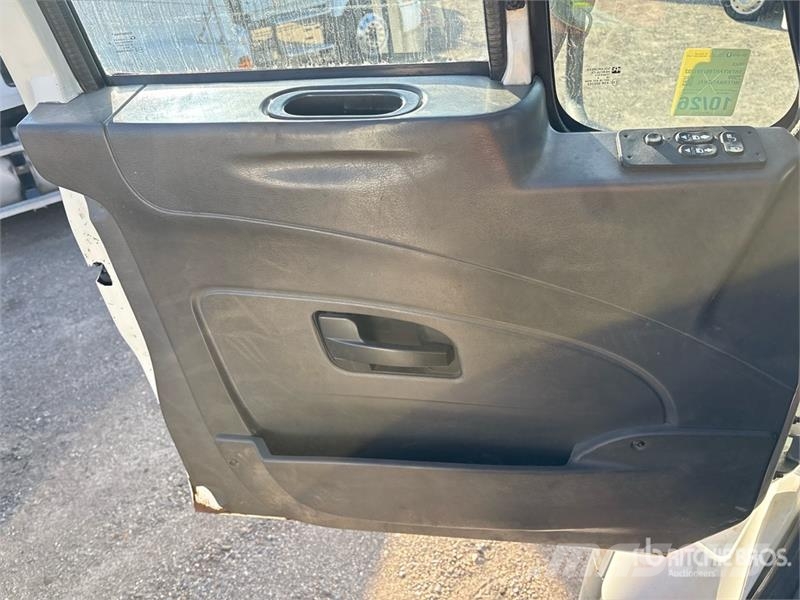 International 7600 Camiones portacubetas