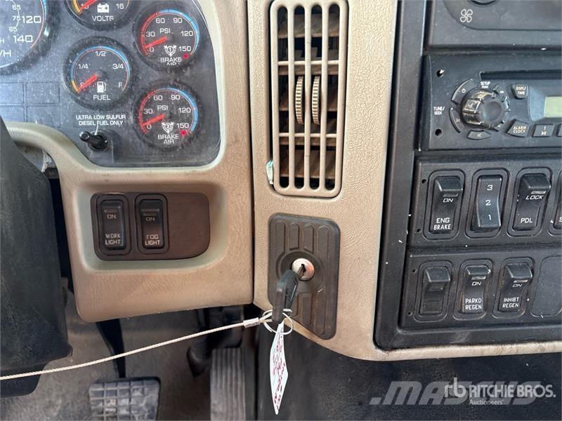 International 7600 Camiones portacubetas