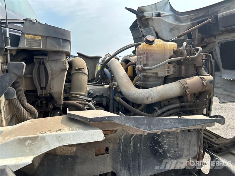 International 7600 Cabinas