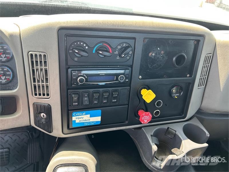 International 7600 Cabinas