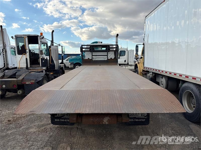 International 7600 Camiones portacubetas