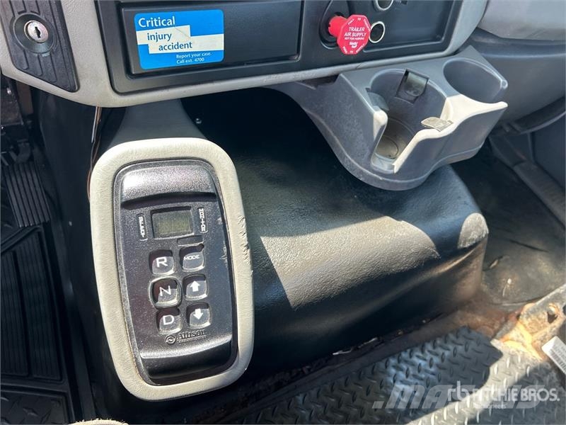 International 7600 Cabinas