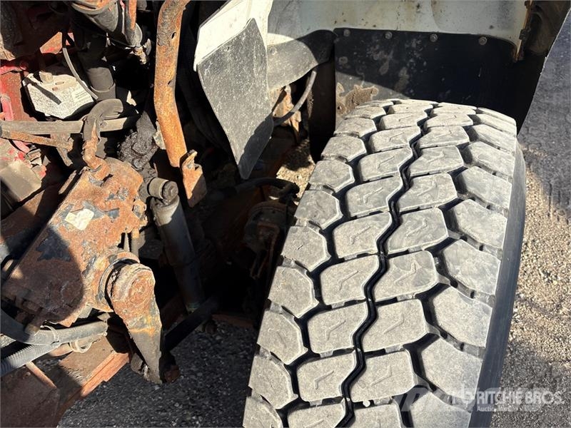 International 7600 Camiones portacubetas
