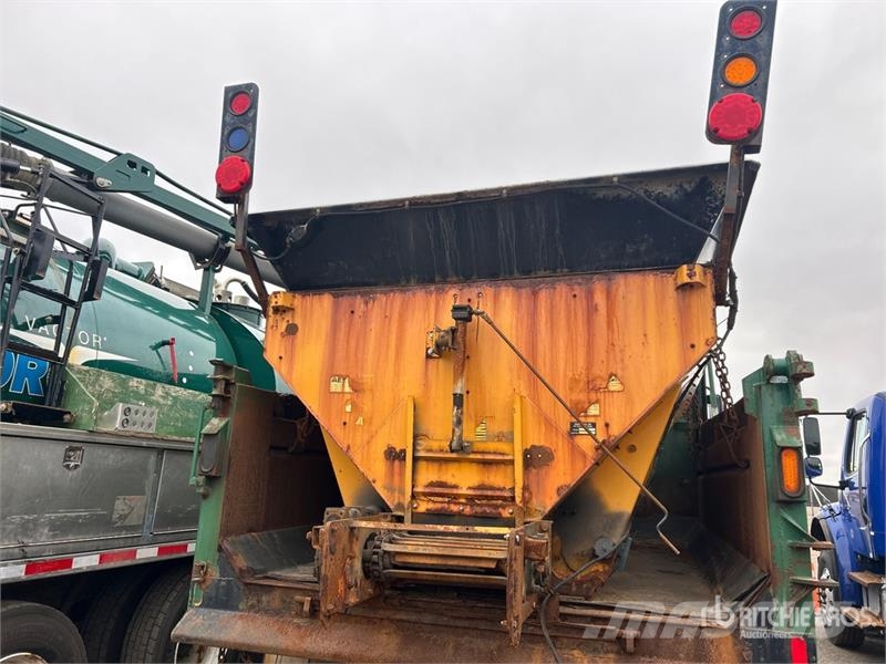 International 7600 4x2 Snow Plow Truck Kommunalt / generelt kjøretøy