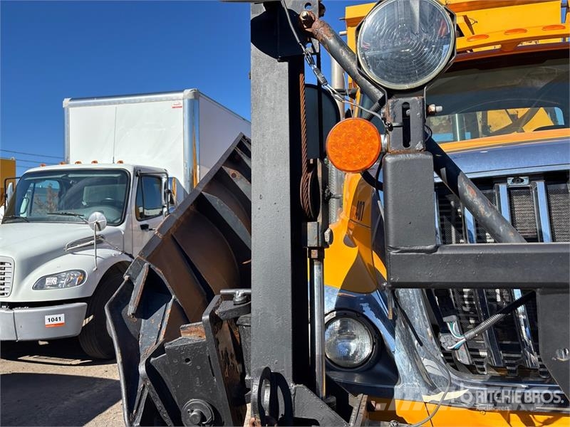 International 7600 6x4 Snow Plow Truck Forsvar/Miljø