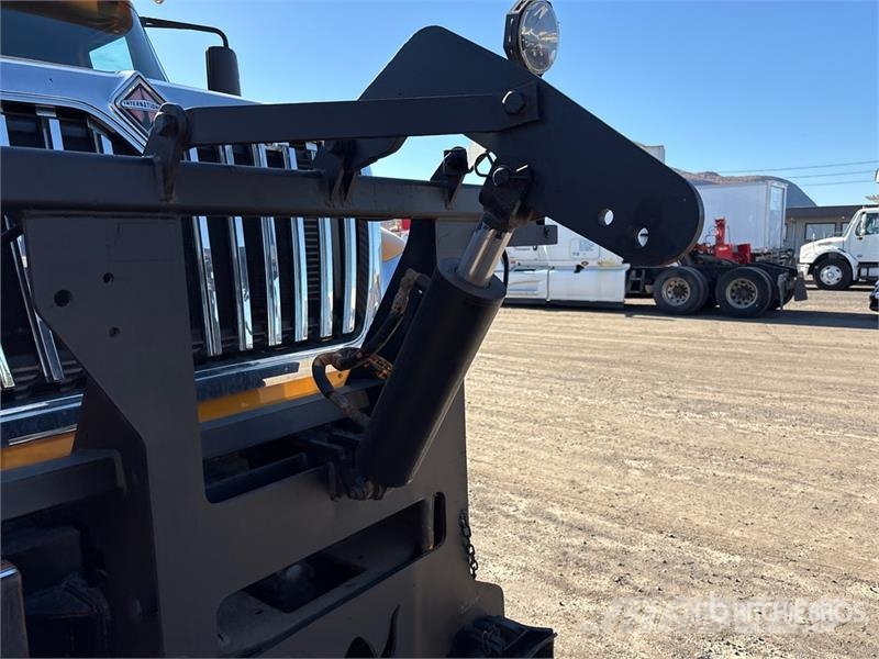 International 7600 6x4 Snow Plow Truck Forsvar/Miljø