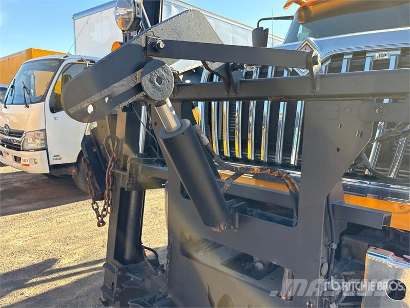 International 7600 6x4 Snow Plow Truck Forsvar/Miljø