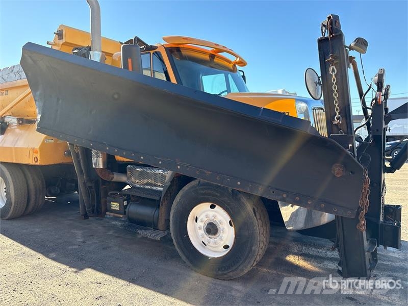 International 7600 6x4 Snow Plow Truck Forsvar/Miljø