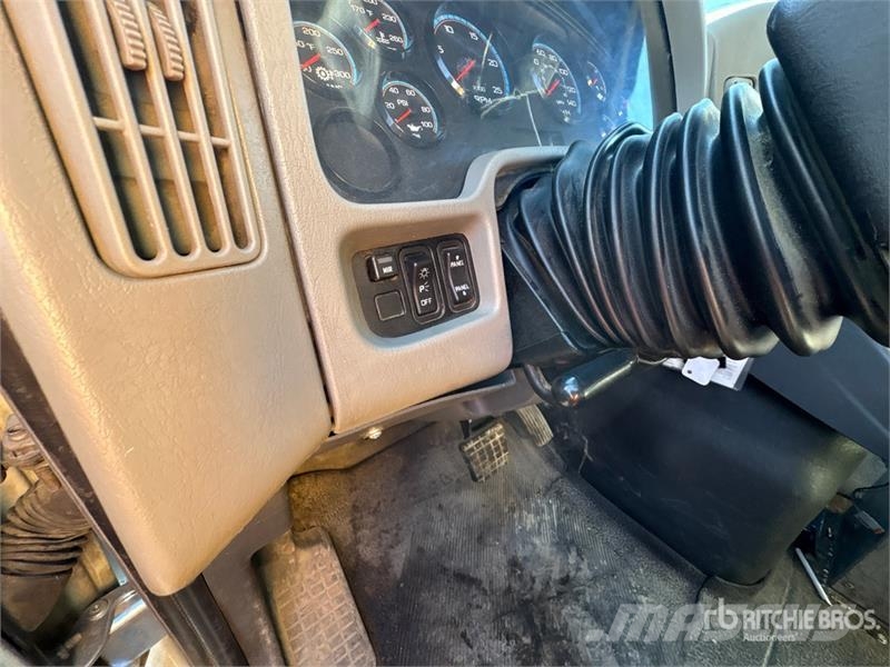 International 7600 SBA 8x4 Twin-Steer Vacuum Tanker Truck 组合/真空油槽车