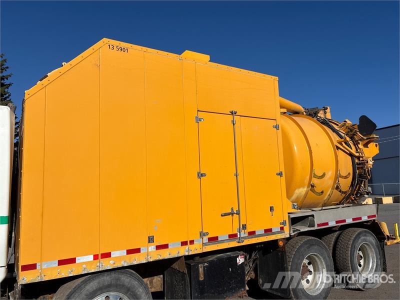 International 7600 SBA 8x4 Twin-Steer Vacuum Tanker Truck 组合/真空油槽车