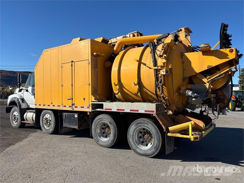 International 7600 SBA 8x4 Twin-Steer Vacuum Tanker Truck 组合/真空油槽车
