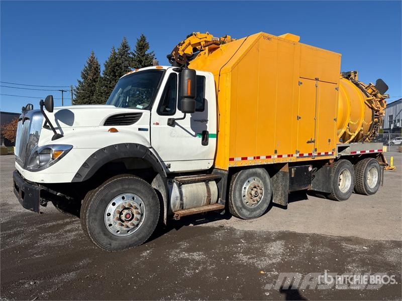 International 7600 SBA 8x4 Twin-Steer Vacuum Tanker Truck 组合/真空油槽车
