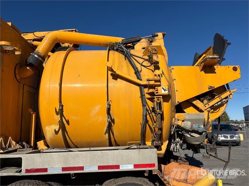 International 7600 SBA 8x4 Twin-Steer Vacuum Tanker Truck 组合/真空油槽车