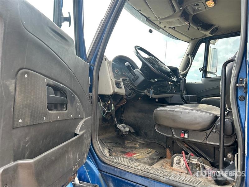 International 8600 Skriňová nadstavba