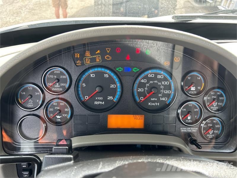 International 8600 كابينة والداخلية