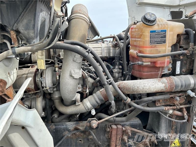 International 8600 كابينة والداخلية