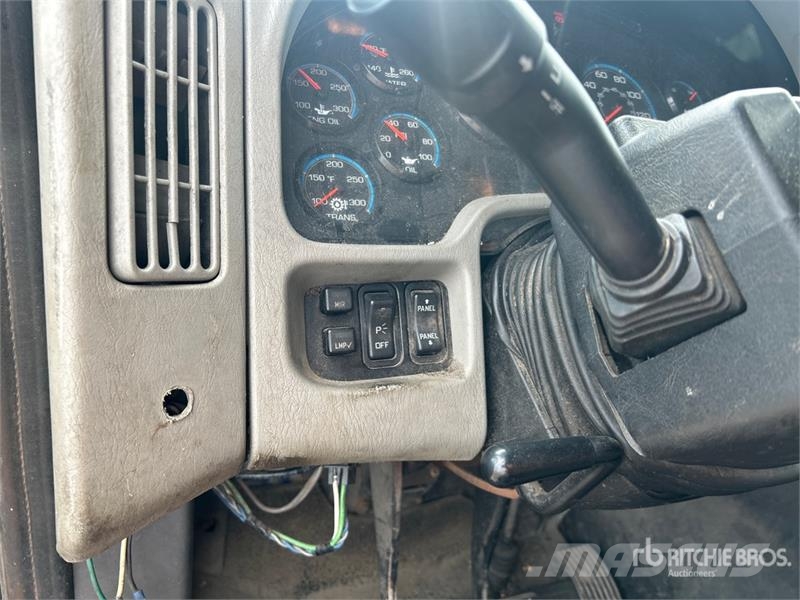 International 8600 Skriňová nadstavba
