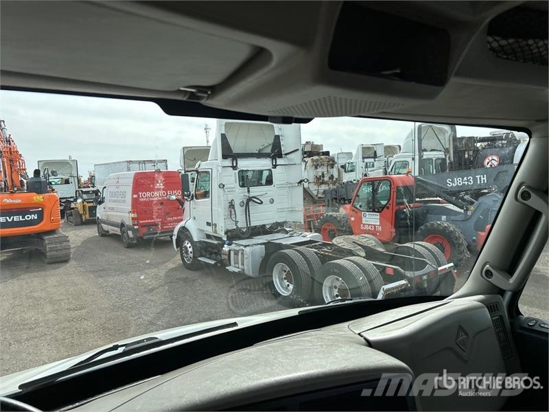 International 8600 كابينة والداخلية