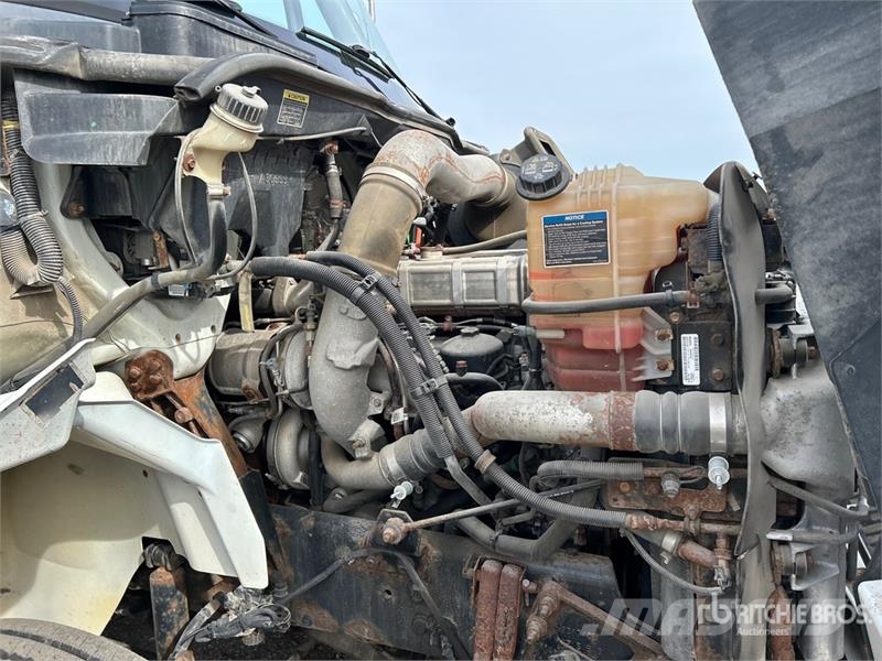 International 8600 كابينة والداخلية