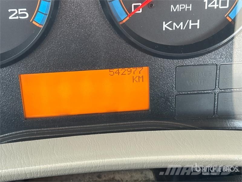 International 8600 كابينة والداخلية