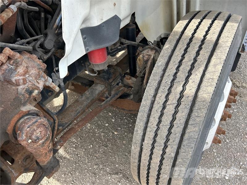 International 8600 كابينة والداخلية