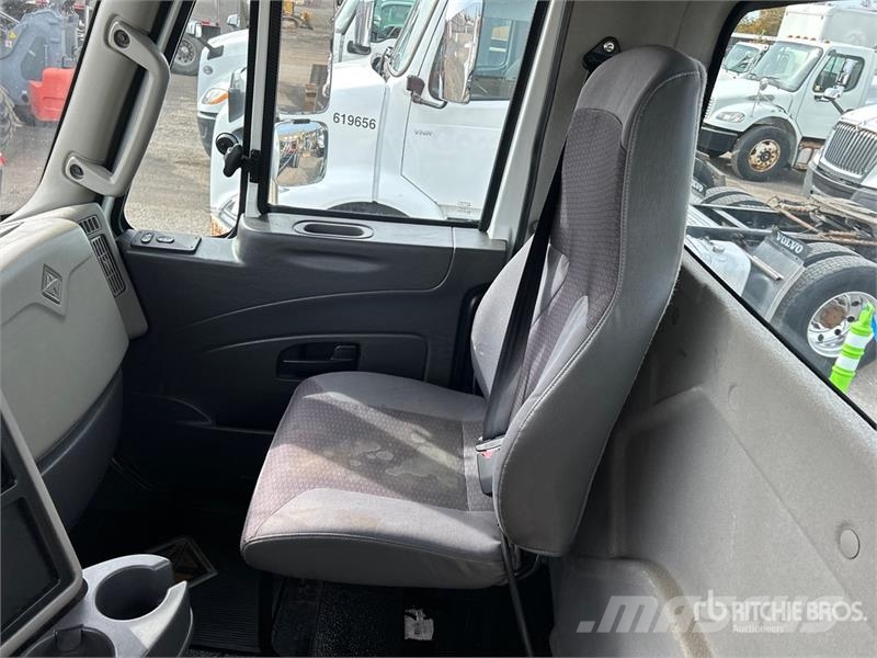 International 8600 كابينة والداخلية