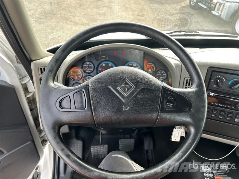 International 8600 كابينة والداخلية