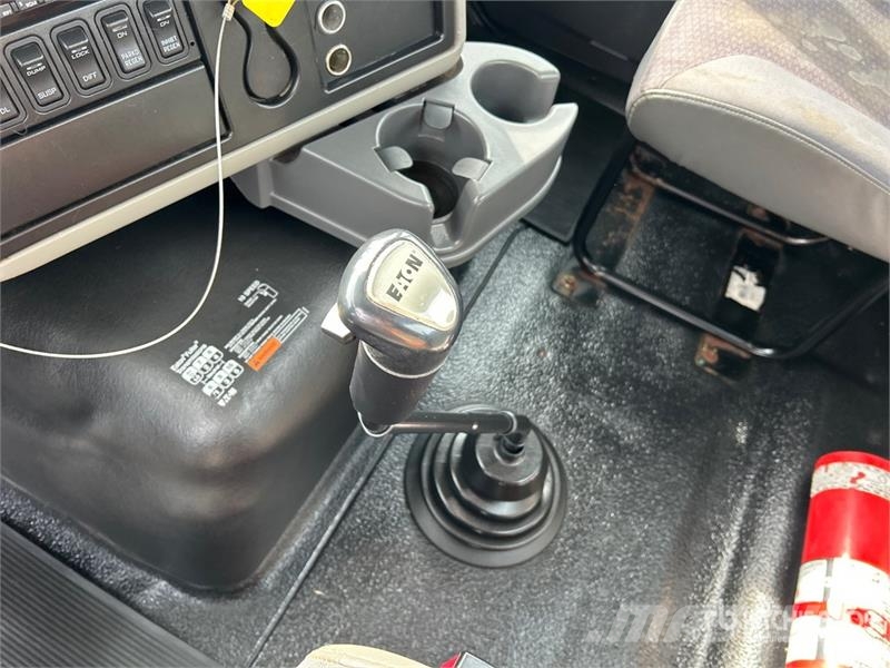 International 8600 كابينة والداخلية