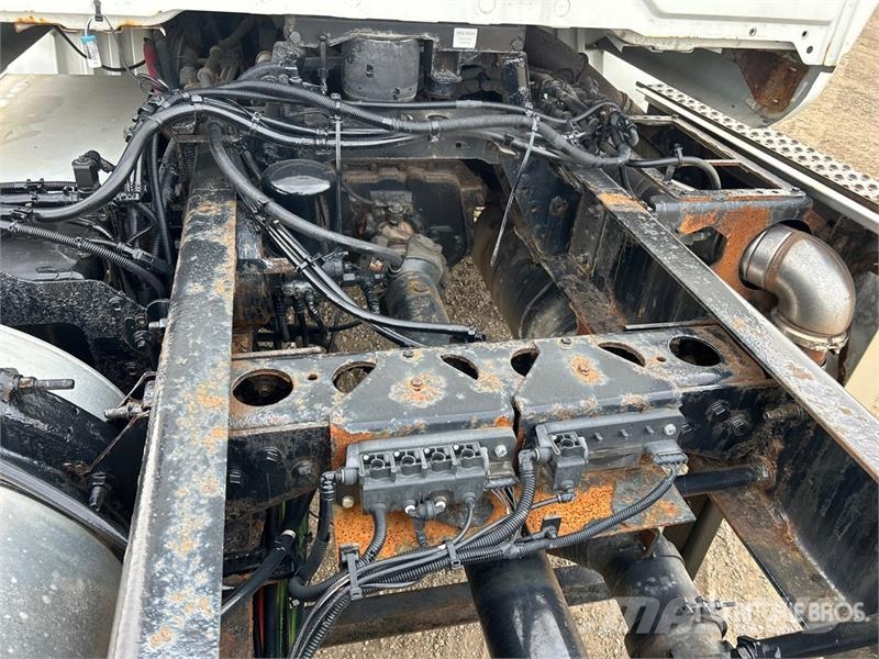 International 8600 كابينة والداخلية