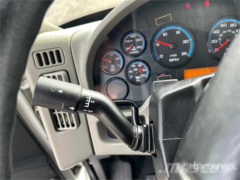 International 8600 كابينة والداخلية