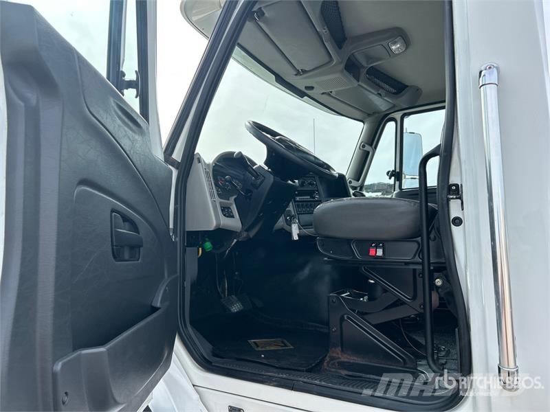International 8600 كابينة والداخلية