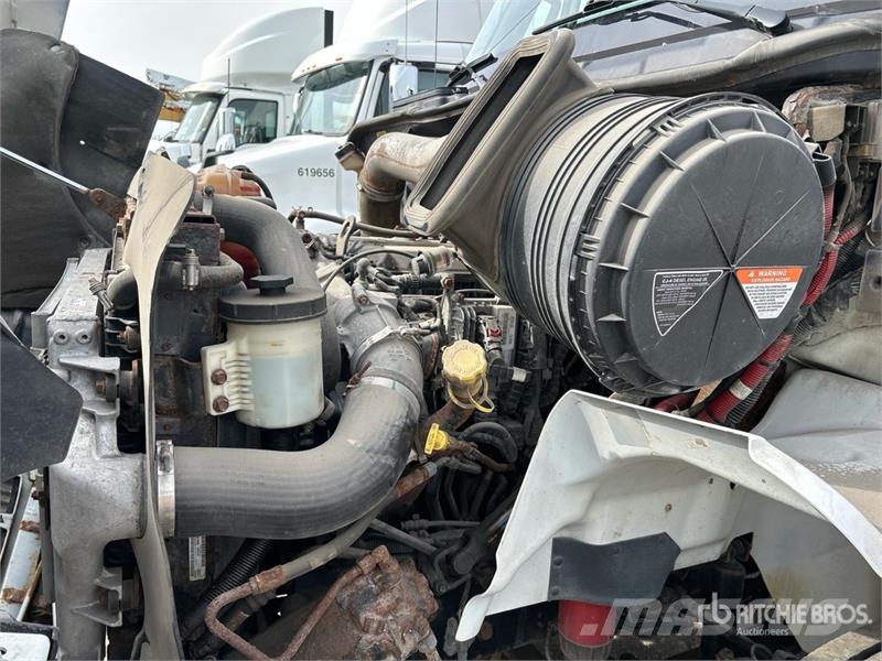 International 8600 كابينة والداخلية