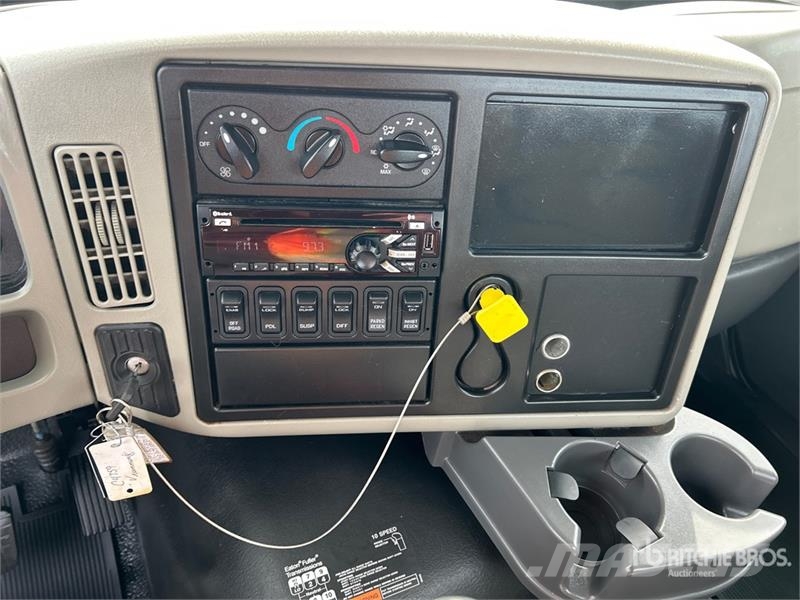 International 8600 كابينة والداخلية