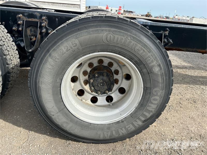 International 8600 كابينة والداخلية