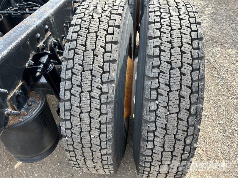 International 8600 كابينة والداخلية