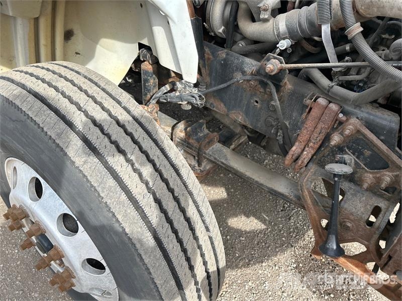International 8600 كابينة والداخلية