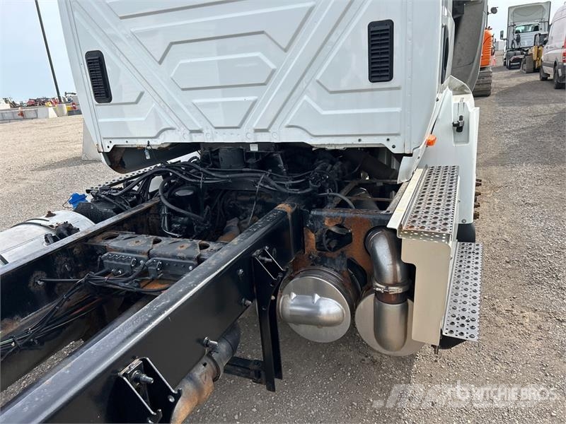 International 8600 كابينة والداخلية