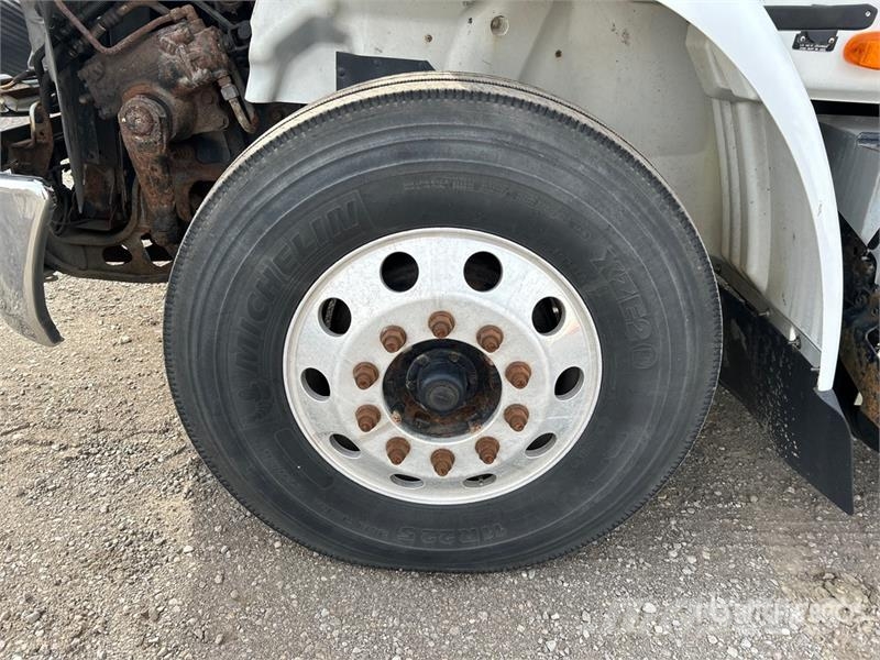 International 8600 كابينة والداخلية