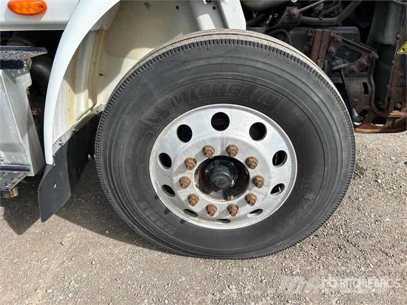 International 8600 كابينة والداخلية