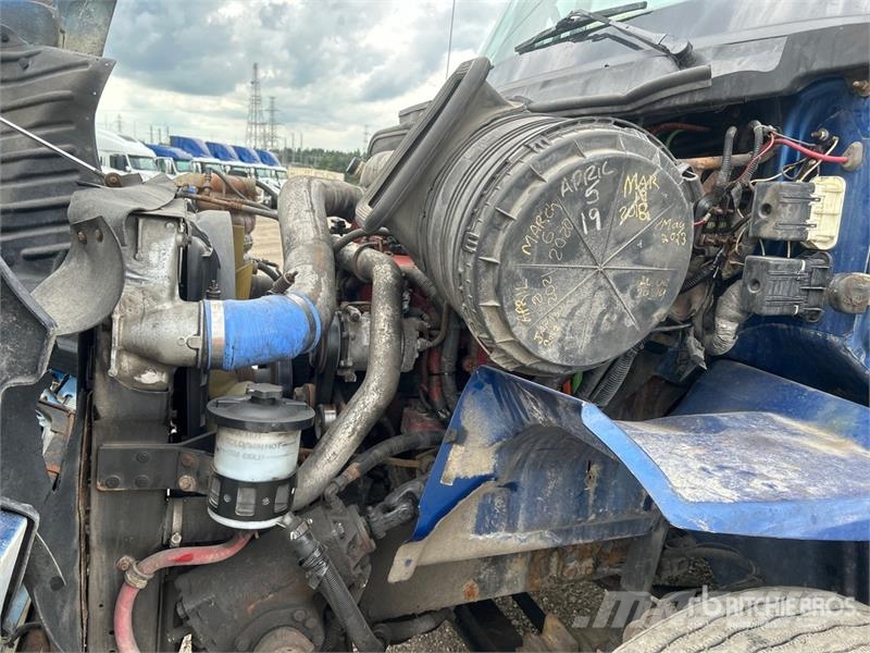 International 8600 Skriňová nadstavba