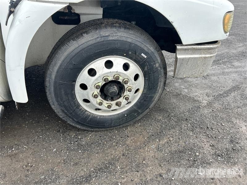 International 9200 Trekkers