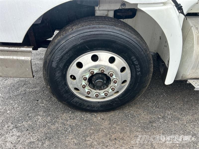 International 9200 Trekkers