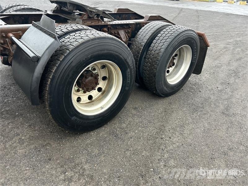 International 9200 Trekkers