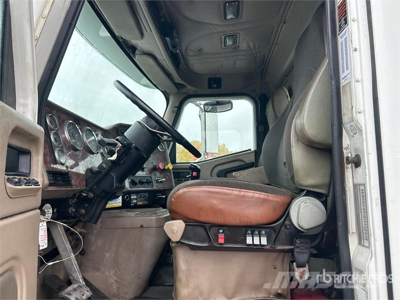 International 9200 Trekkers