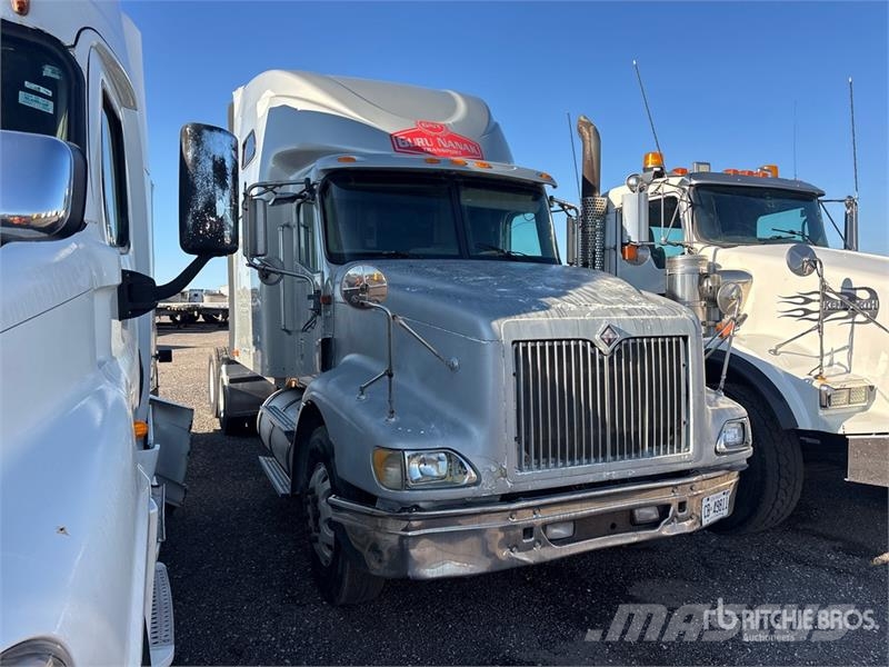 International 9400i 6x4 T/A Sleeper Truck Tractor (Inoperable) 曳引機組件