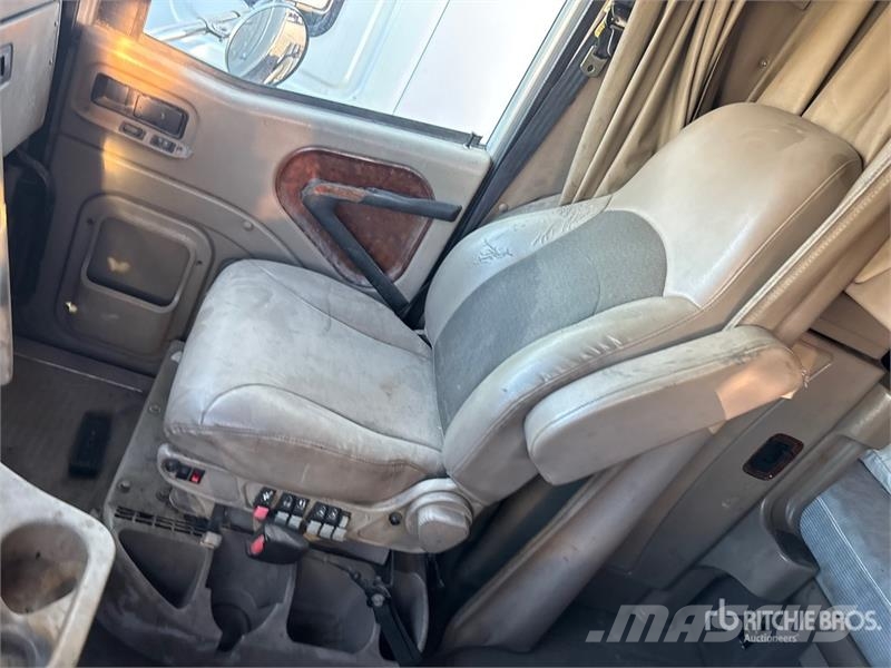 International 9400i 6x4 T/A Sleeper Truck Tractor (Inoperable) 曳引機組件