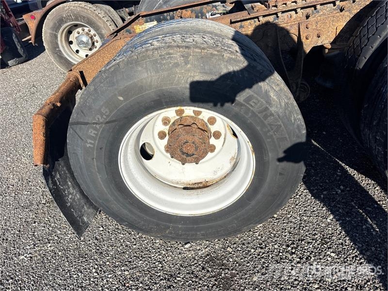 International 9400i 6x4 T/A Sleeper Truck Tractor (Inoperable) 曳引機組件