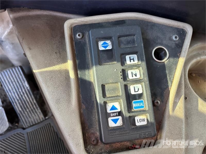 International 9400i 6x4 T/A Sleeper Truck Tractor (Inoperable) 曳引機組件